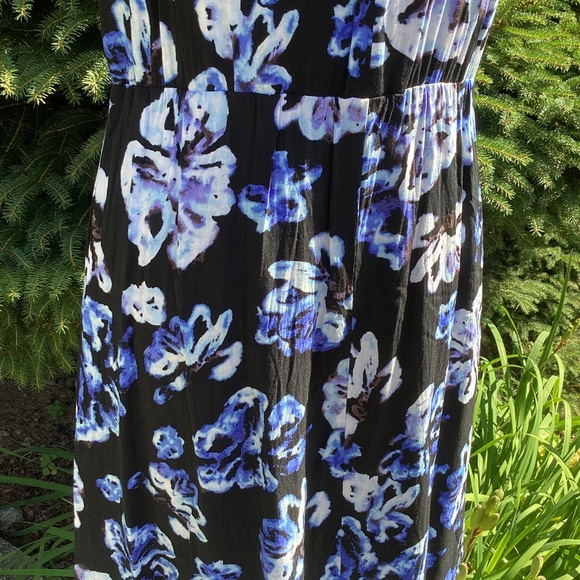 Simply Vera Vera Wang Sleeveless V Neck Floral Dress - Picture 3 of 6